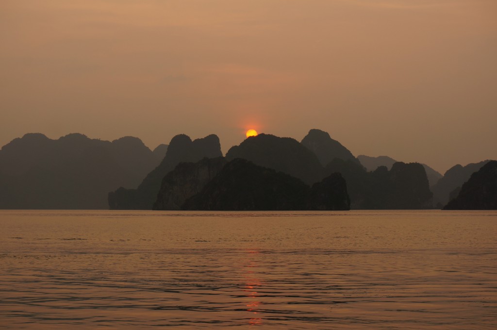 ha long sunset