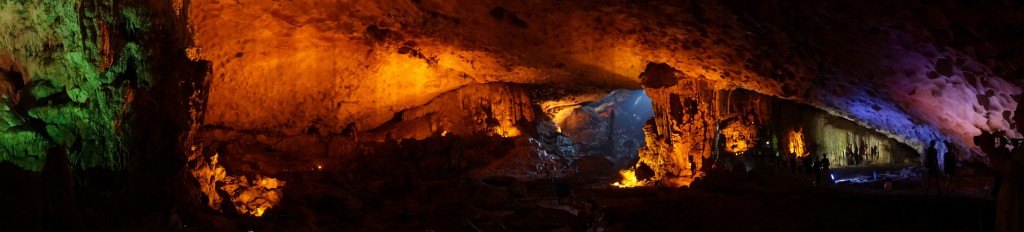 ha long cave pano