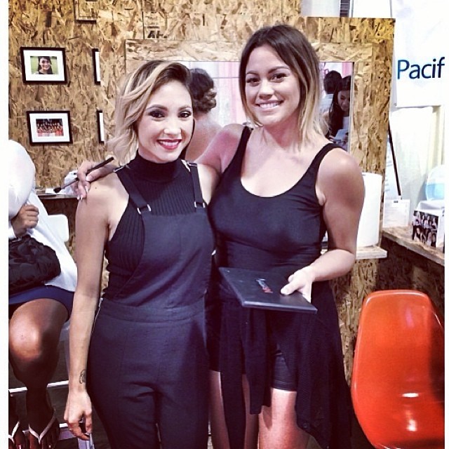 58986_696355763784929_885274946_n